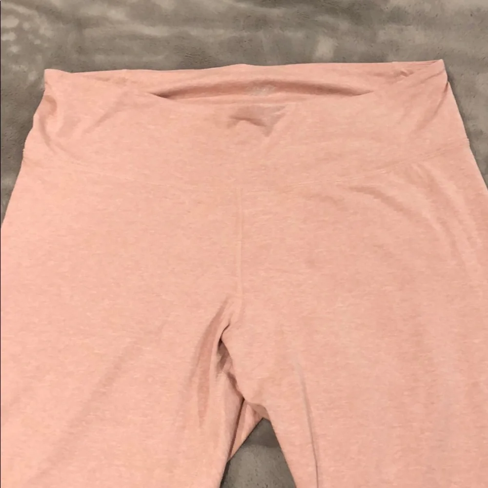 High Rise Compression Crop - Picture 2 of 4